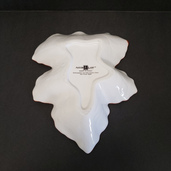 ASTOR LANE OAK LEAF DECORATIVE CANDY/NUT DISH - Picture 4 of 7